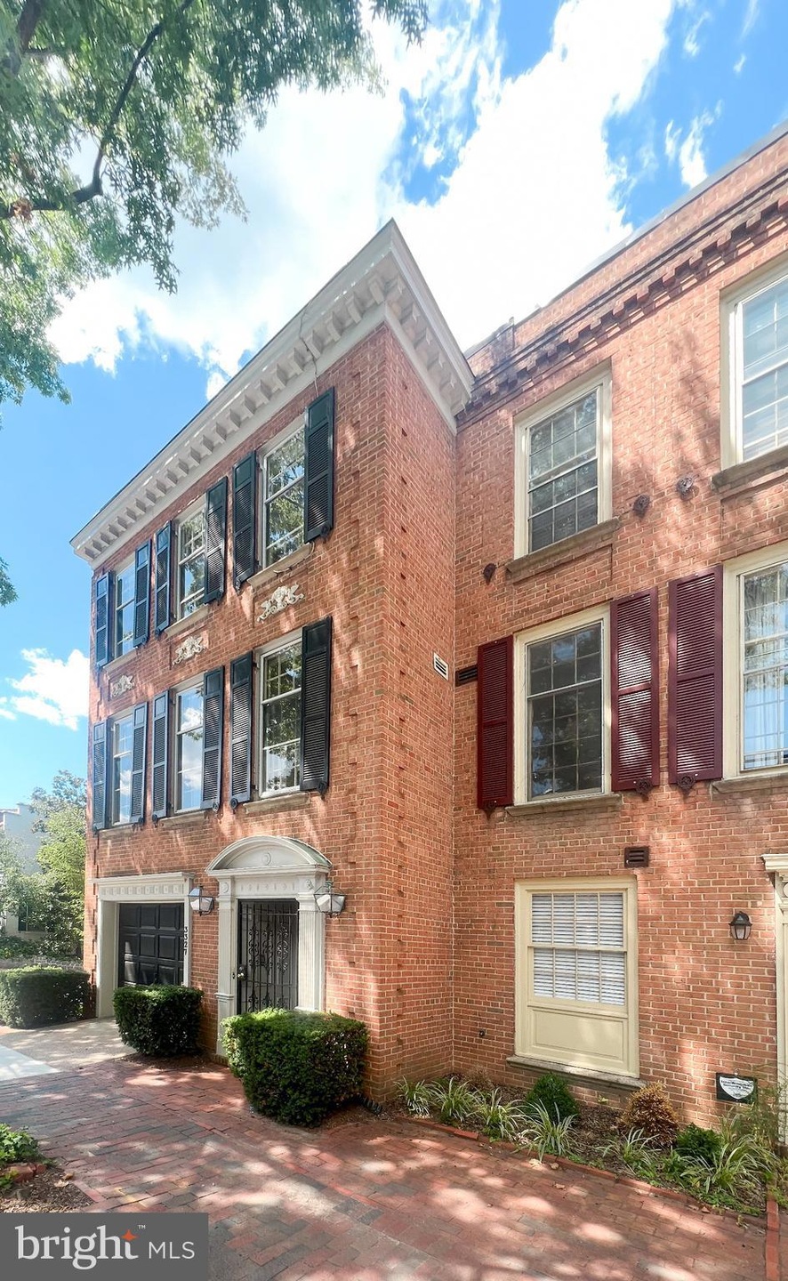 3327 R St NW, Washington, DC 20007 - photo 1