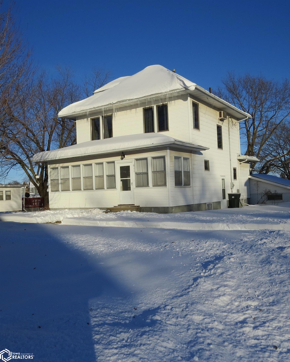 611 Broadway St, Brooklyn, IA 52211 - photo 1