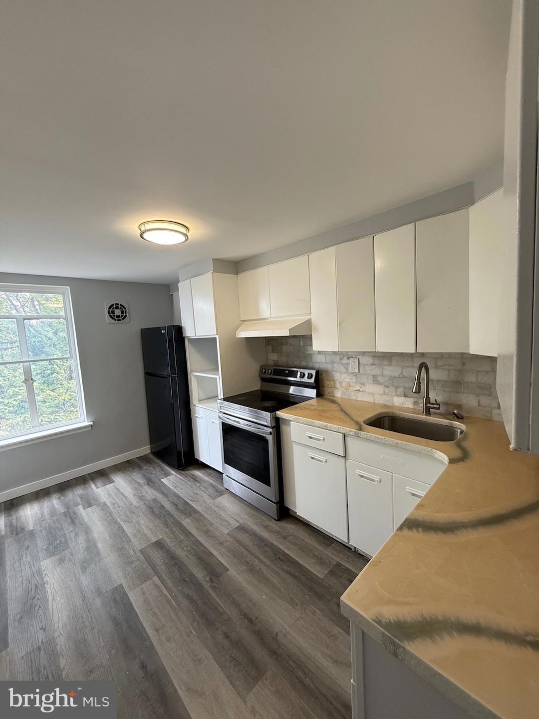 For Rent $1,250/month