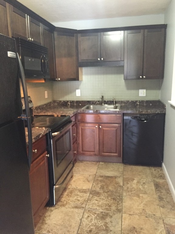 159 Bittersweet Ln unit 111, Randolph, MA 02368 - photo 1