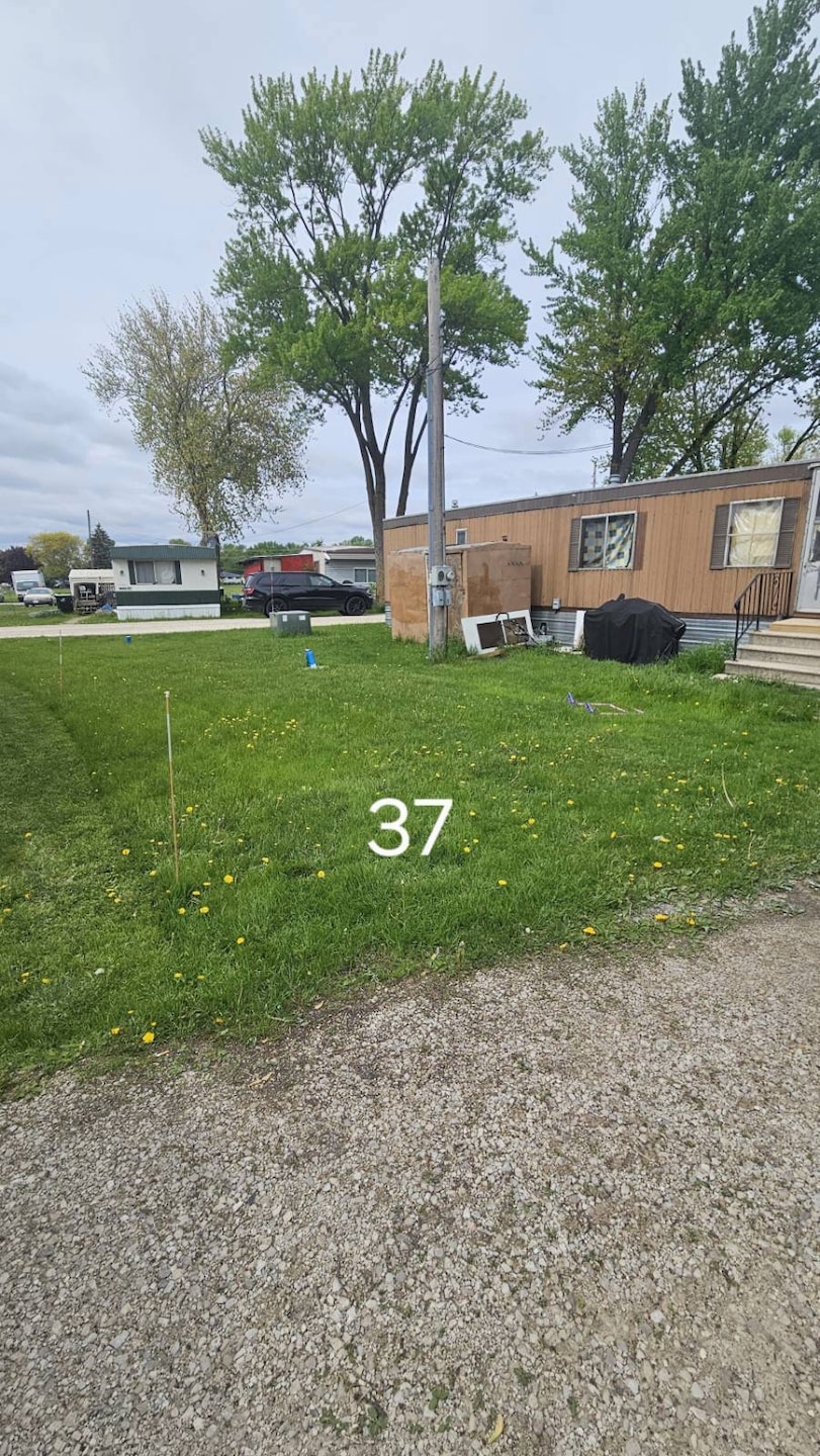 W 6384 Oakwood Dr, Fond Du Lac, WI 54937 - photo 1