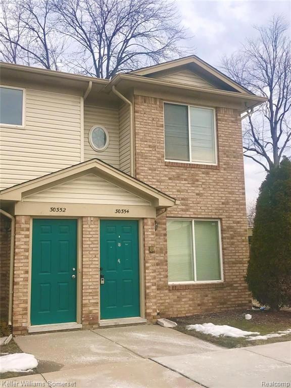 30354 Wedgewood Cir unit 12, Roseville, MI 48066 - photo 1