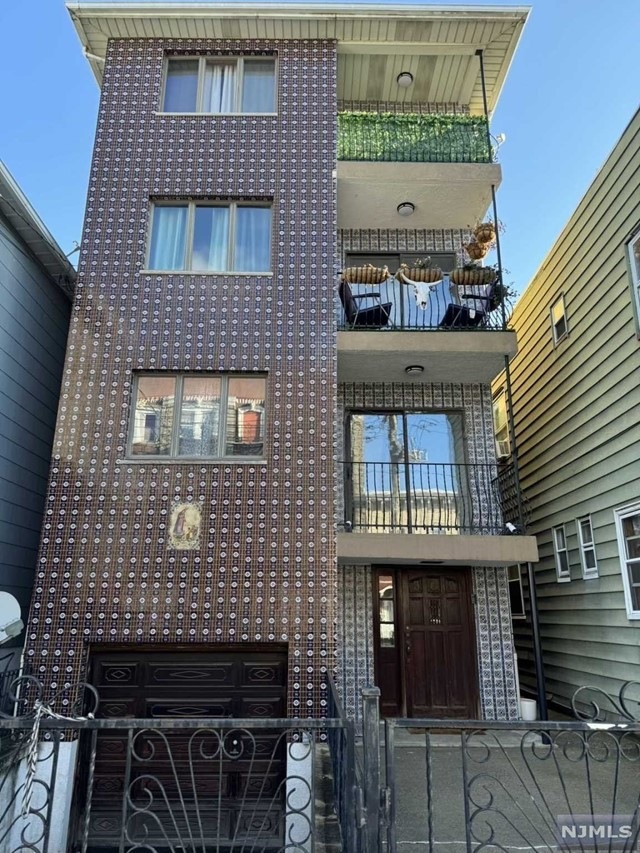 303 N 3rd St unit 2, East Newark, NJ 07029 - photo 1