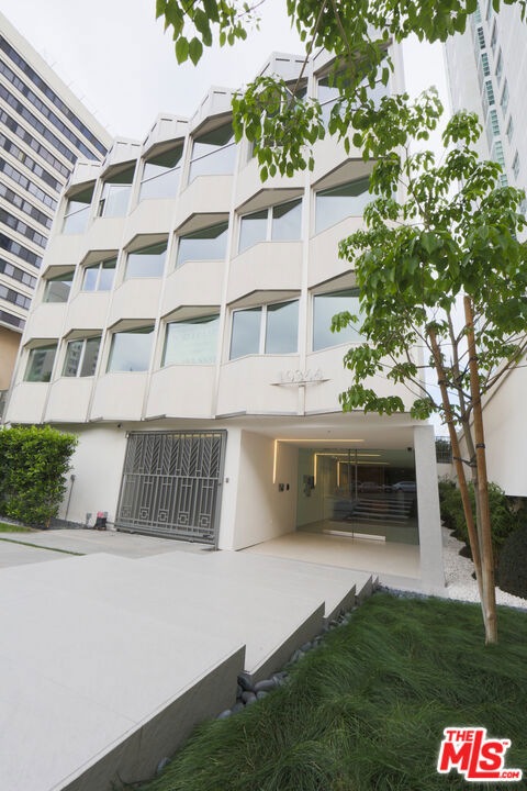 10366 Wilshire Blvd unit 201, Los Angeles, CA 90024 - photo 1