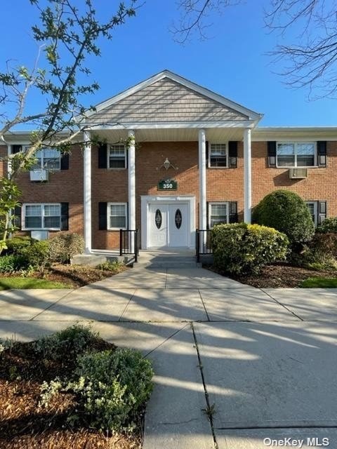 350 Lakeland Ave unit 7A, Sayville, NY 11782 - photo 1