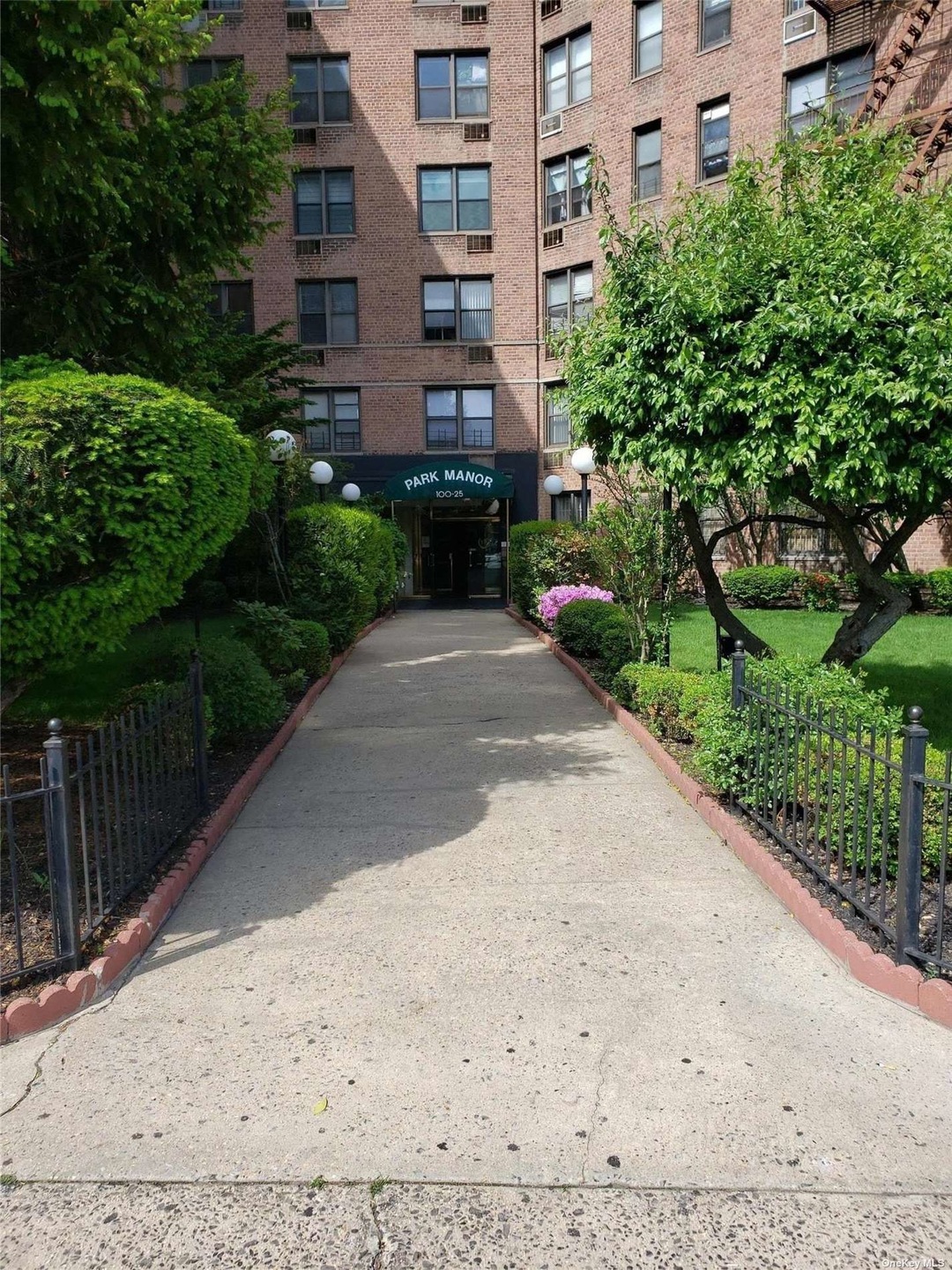 Park Manor Condo unit 2P, Forest Hills, NY 11375 - photo 1
