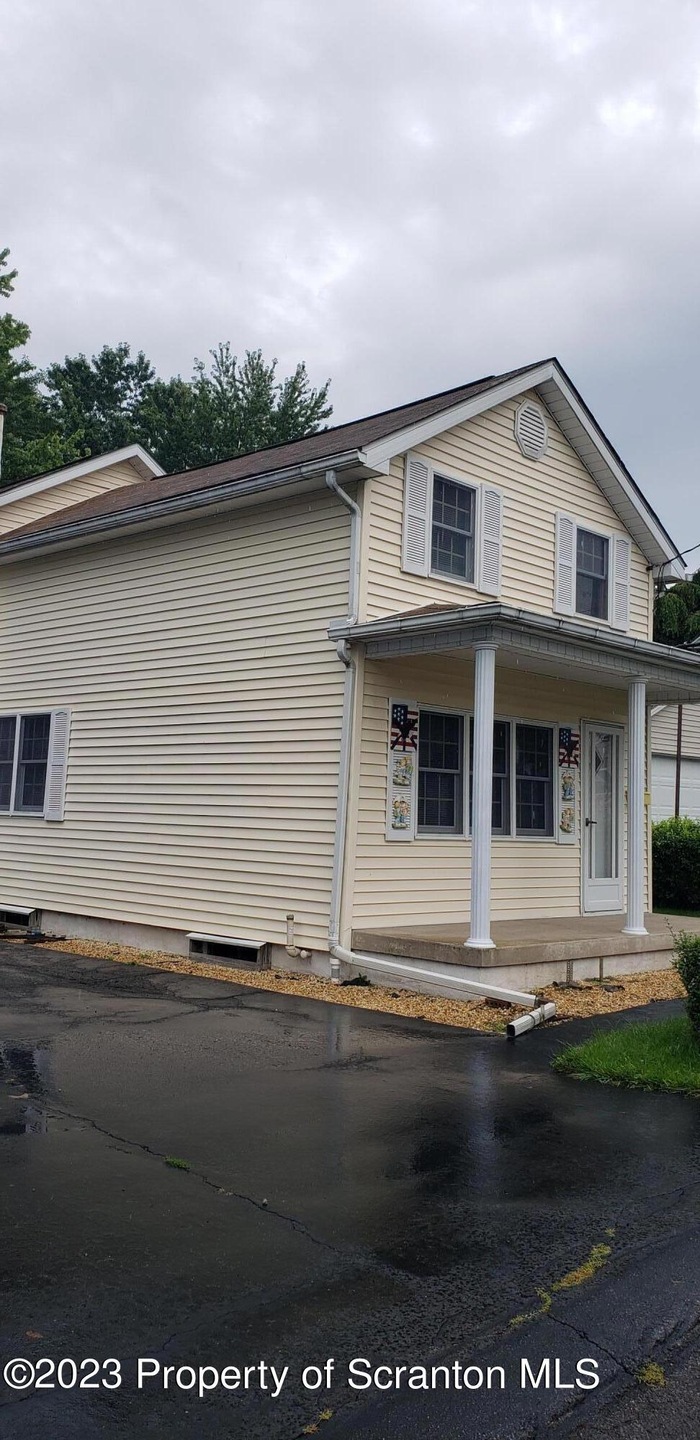 312 Olyphant Ct, Olyphant, PA 18447 - photo 1