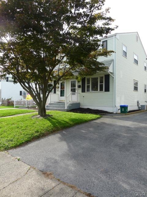 1340 Crestwood Rd, Bethlehem, PA 18018 - photo 1