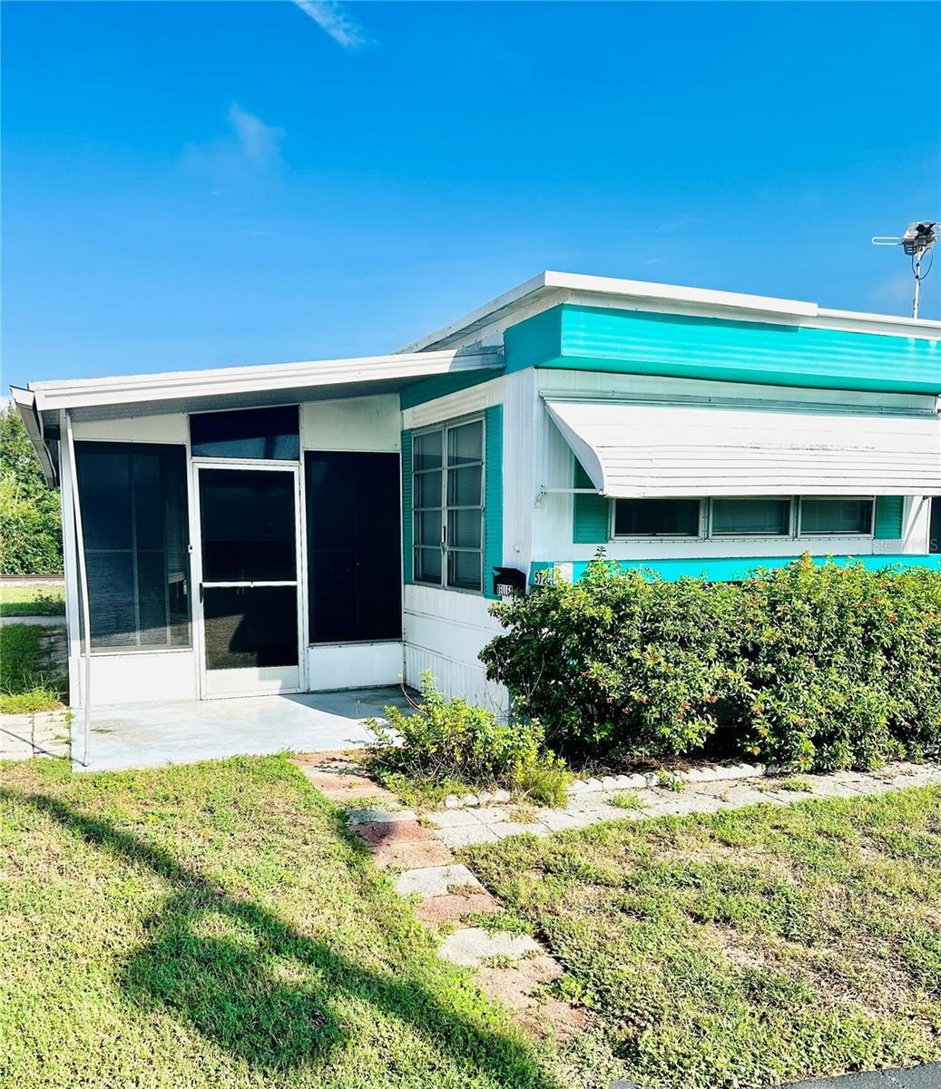 572 Marina Ln, Tavares, FL 32778 - photo 1