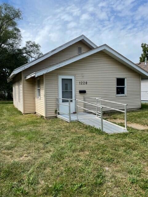 1228 E 27th Ct front