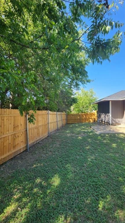 1009 N Clay St unit 2, Ennis, TX 75119 - photo 1