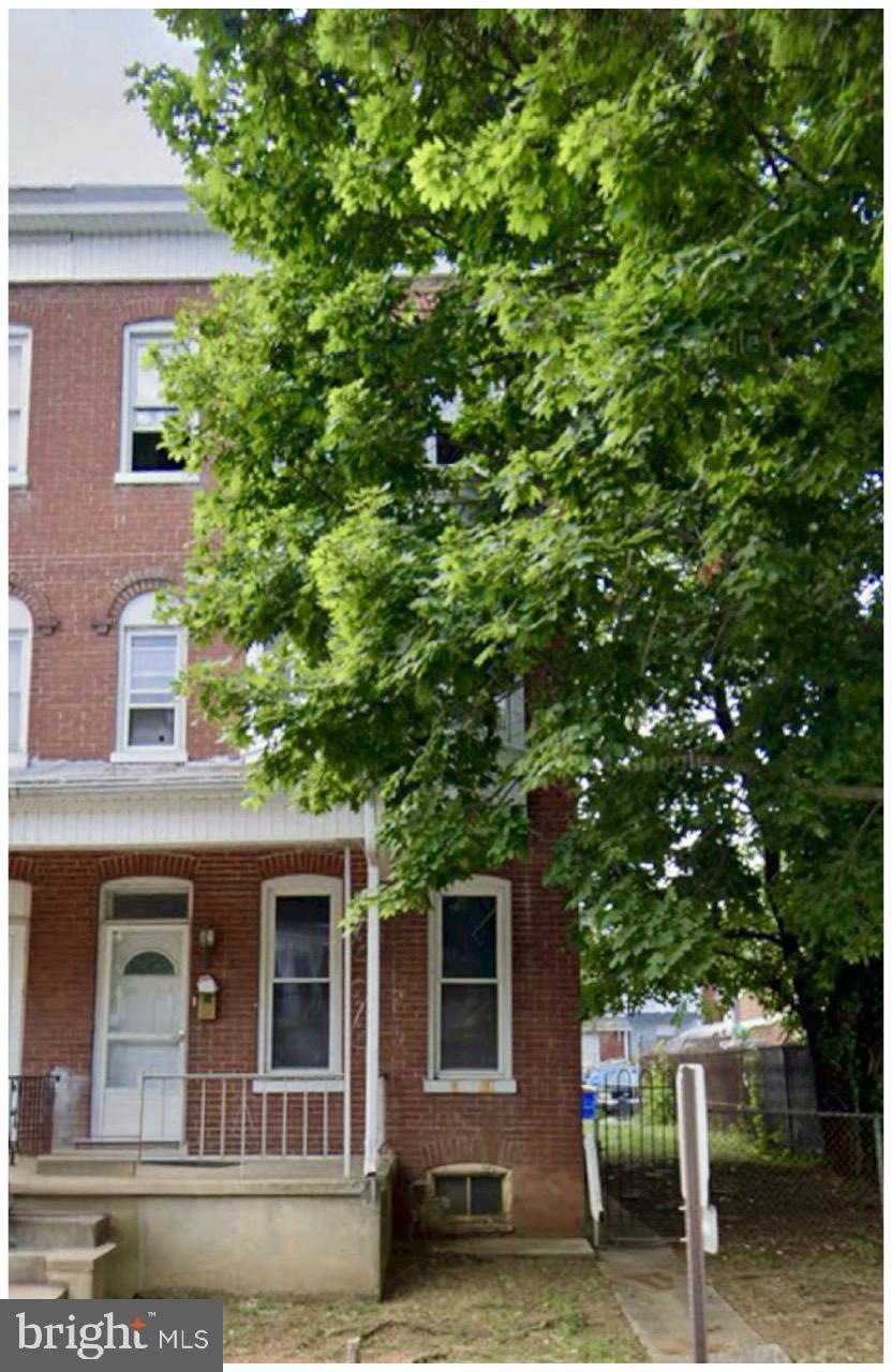 715 W Locust St, York, PA 17401 - photo 1