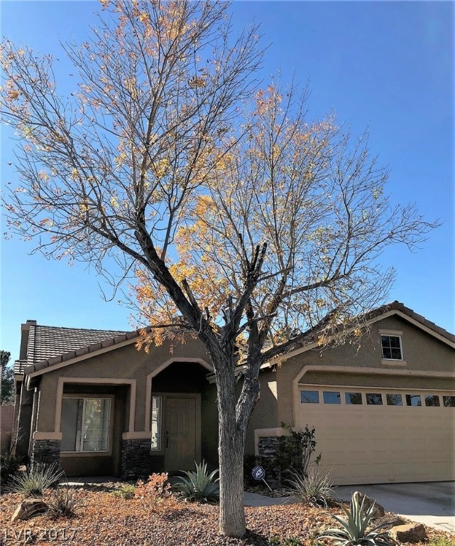 FRONT VIEW OF PROPERTY