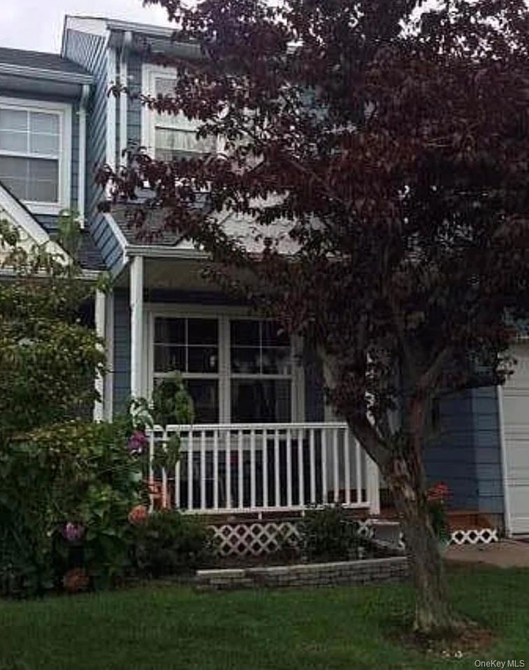 5 Northwood Blvd, Central Islip, NY 11722 - photo 1