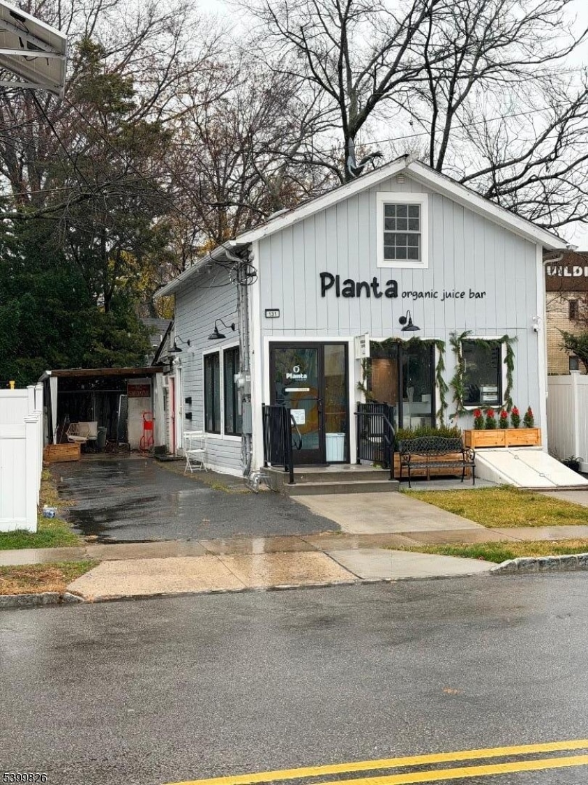 For Rent $1,650/month • Co-Listing Agent