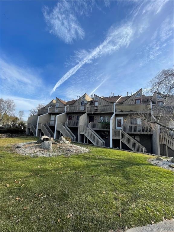 3370 Madison Ave unit 6B, Bridgeport, CT 06606 - photo 1