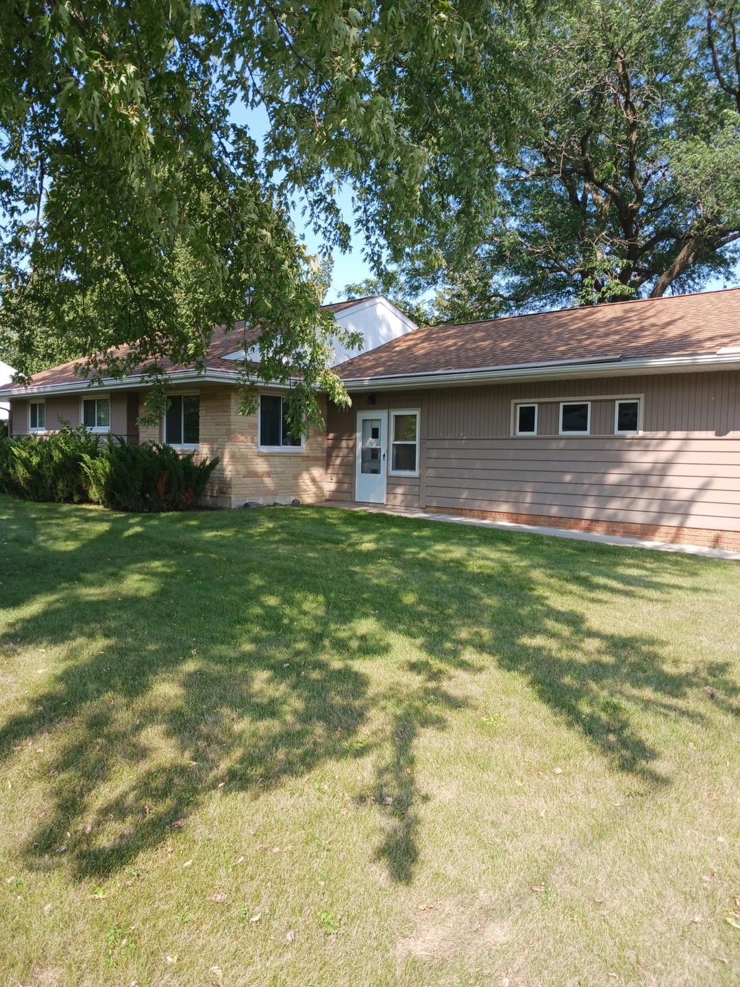 711 S 3rd Ave, Albert Lea, MN 56007 - photo 1