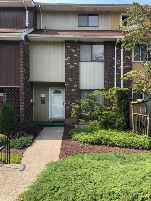 1560 Creekside Rd, Whitehall, PA 18052 - photo 1