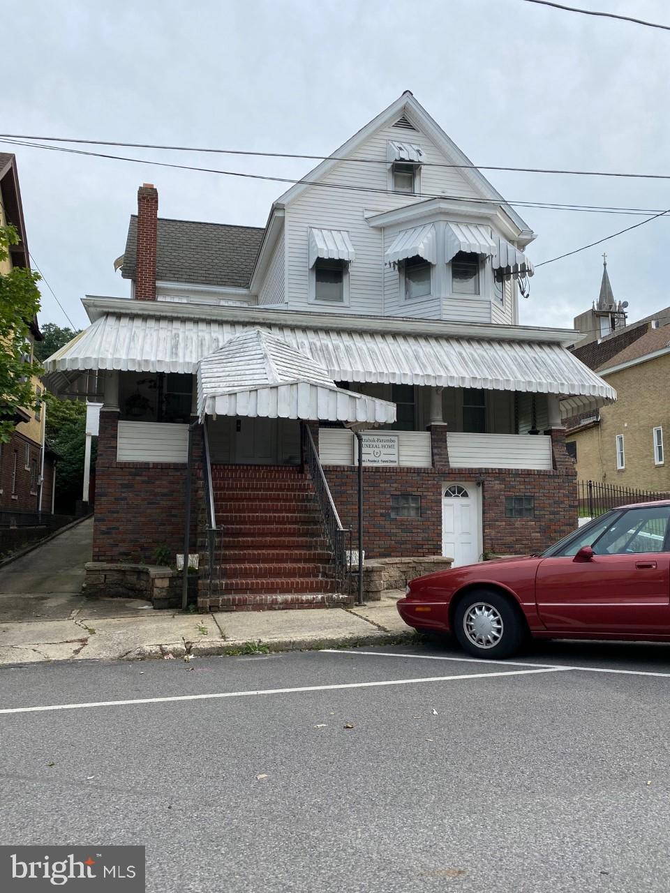 210 E Bertsch St, Lansford, PA 18232 - photo 1