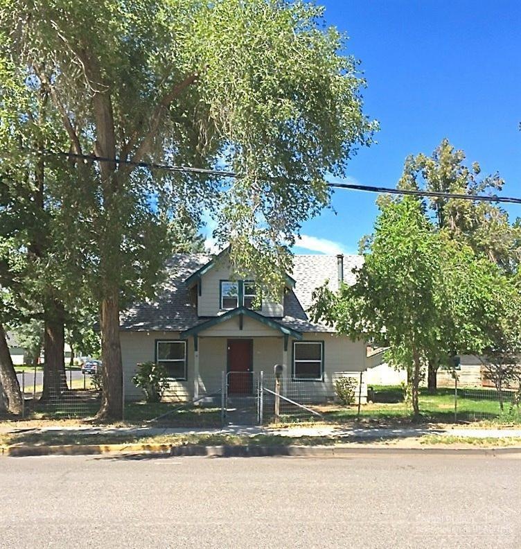 839 SW Cascade Ave, Redmond, OR 97756 - photo 1