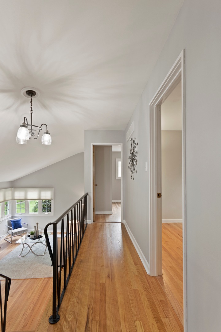 586 E Park Ave, Elmhurst, IL 60126 - photo 1