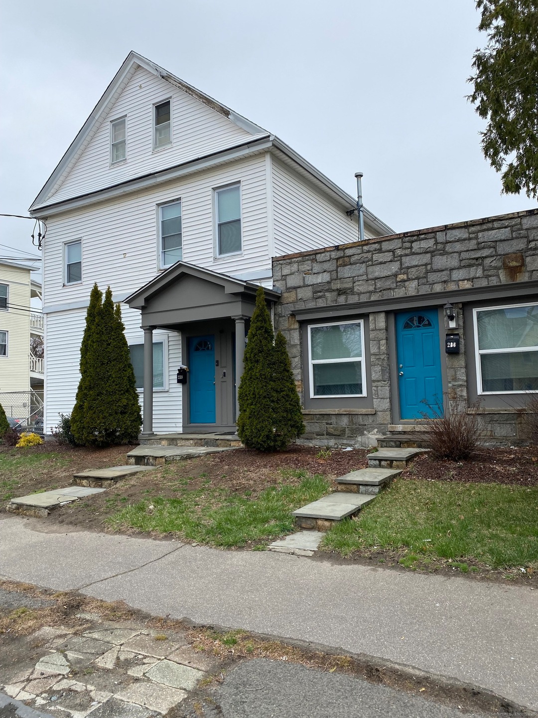 236-240 Lindley St unit 240, Bridgeport, CT 06604 - photo 1