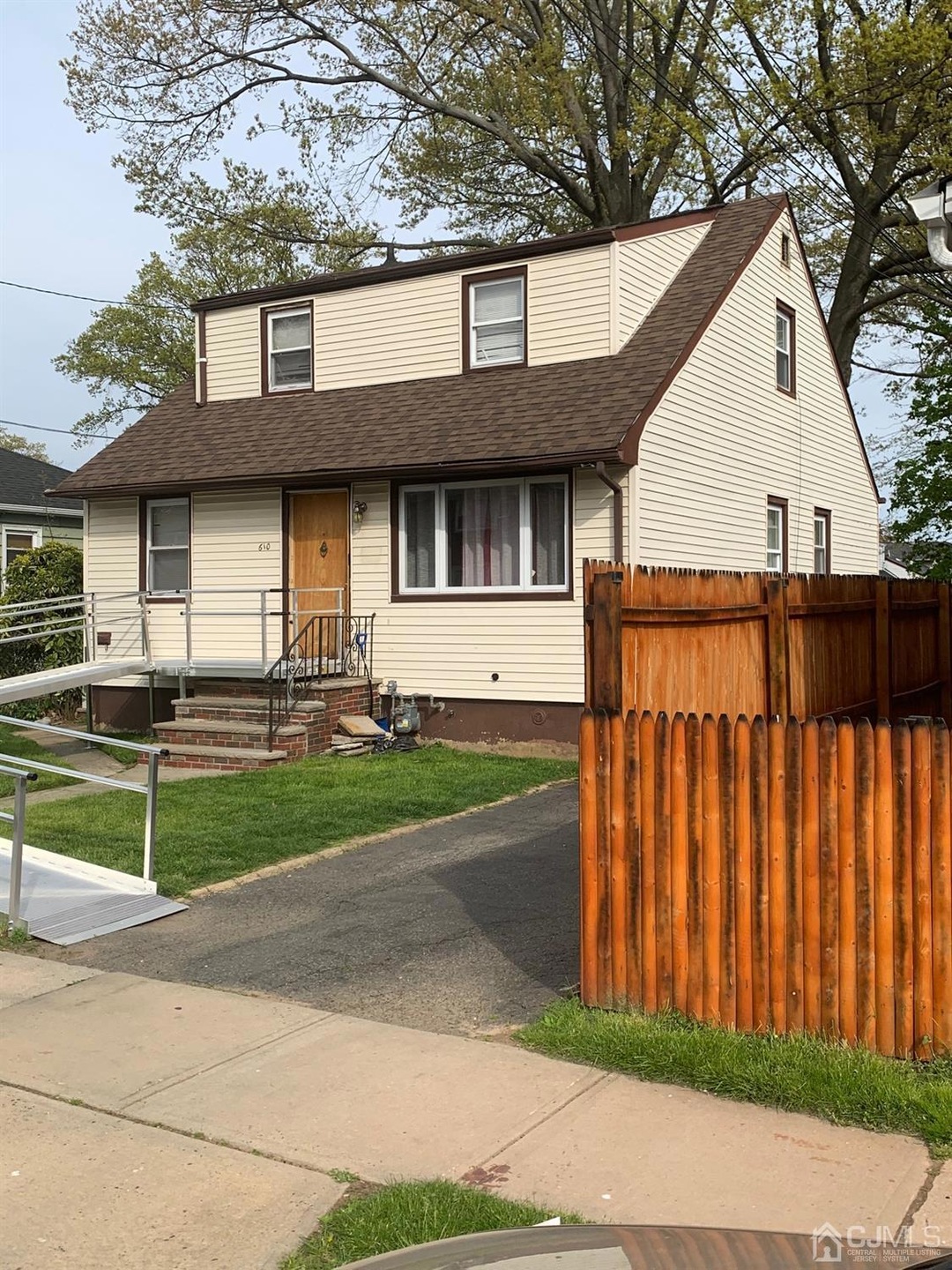 610 E Henry St, Linden, NJ 07036 - photo 1