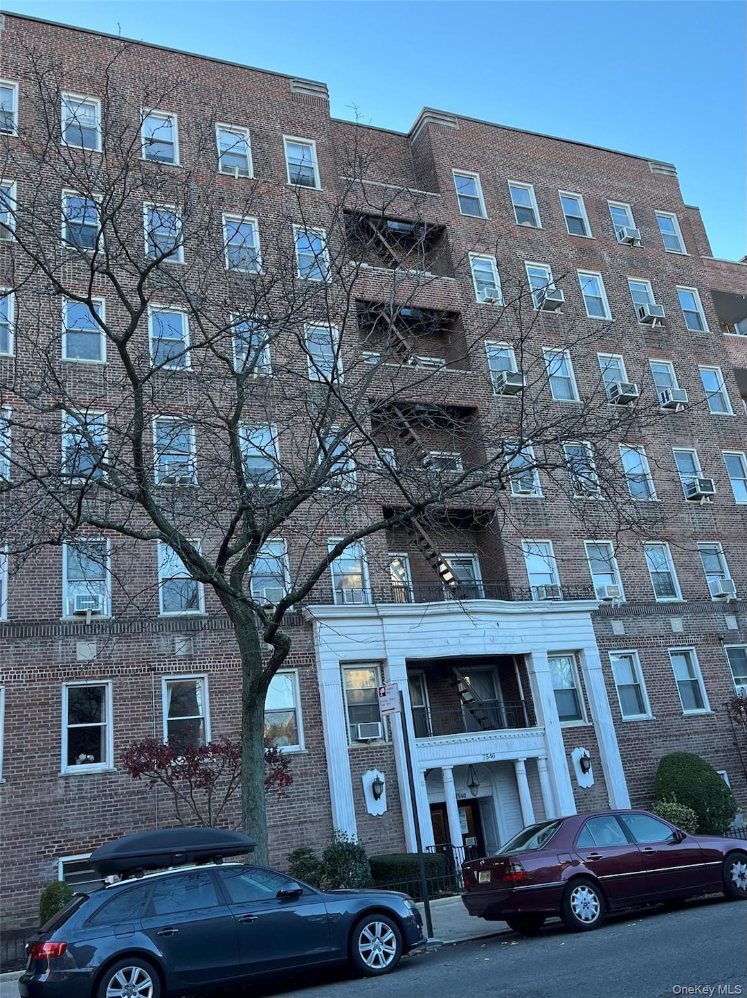 75-40 Austin St unit 4HR, Forest Hills, NY 11375 - photo 1