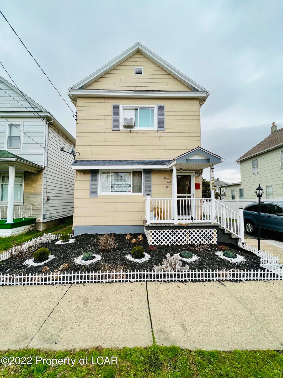 366 E Union St, Nanticoke, PA 18634 - photo 1