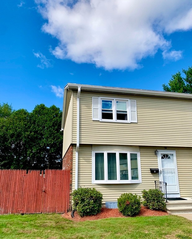 18 Yorktown Ct, Chicopee, MA 01020 - photo 1