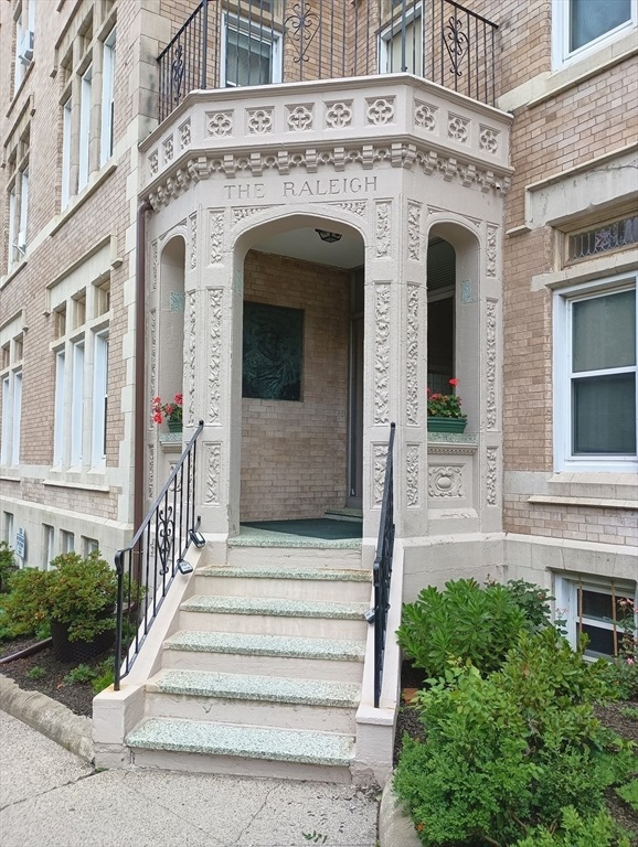 3 Englewood Ave unit 12, Brookline, MA 02445 - photo 1