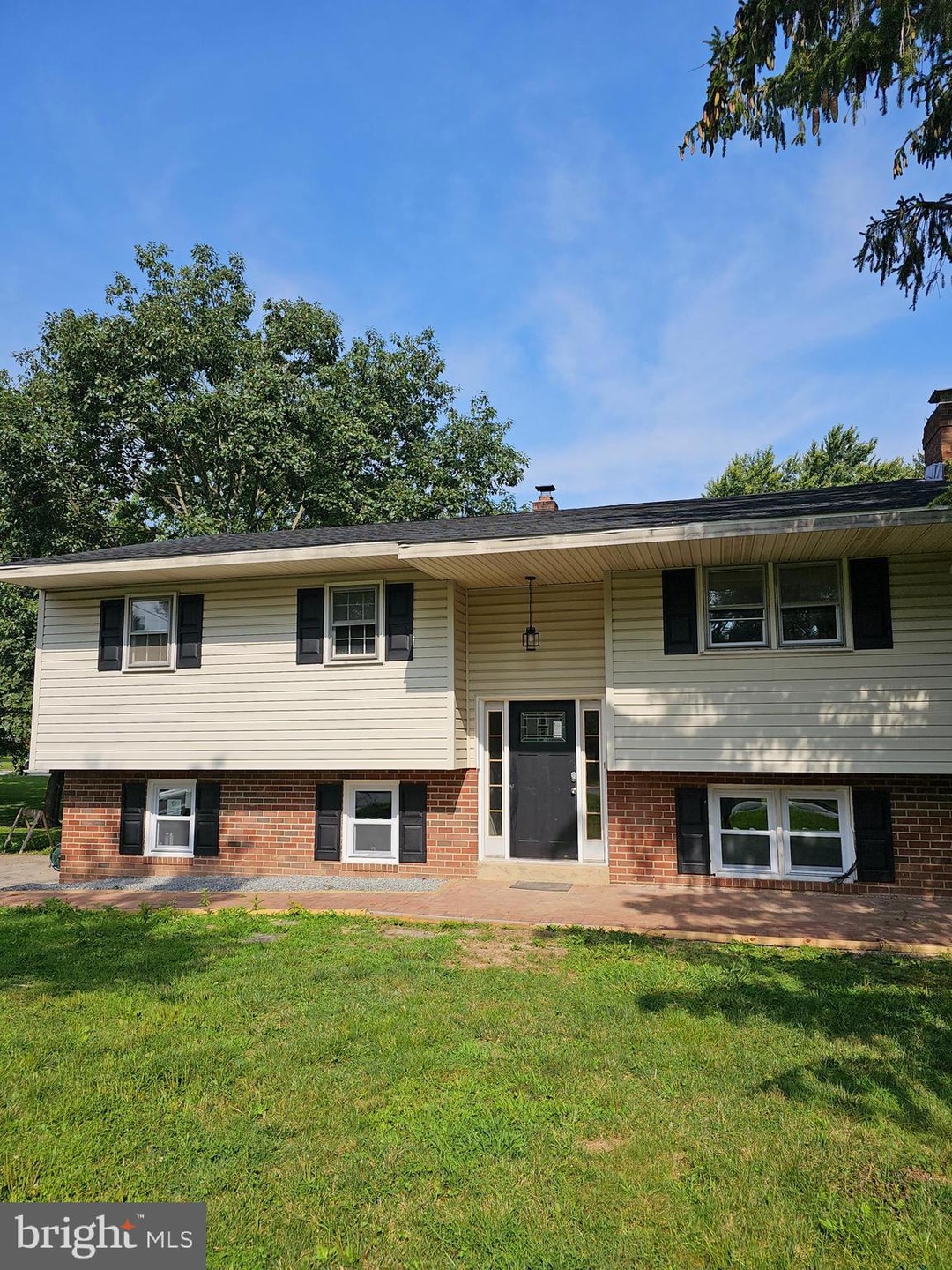 1316 E Evergreen Dr, Phoenixville, PA 19460 - photo 1