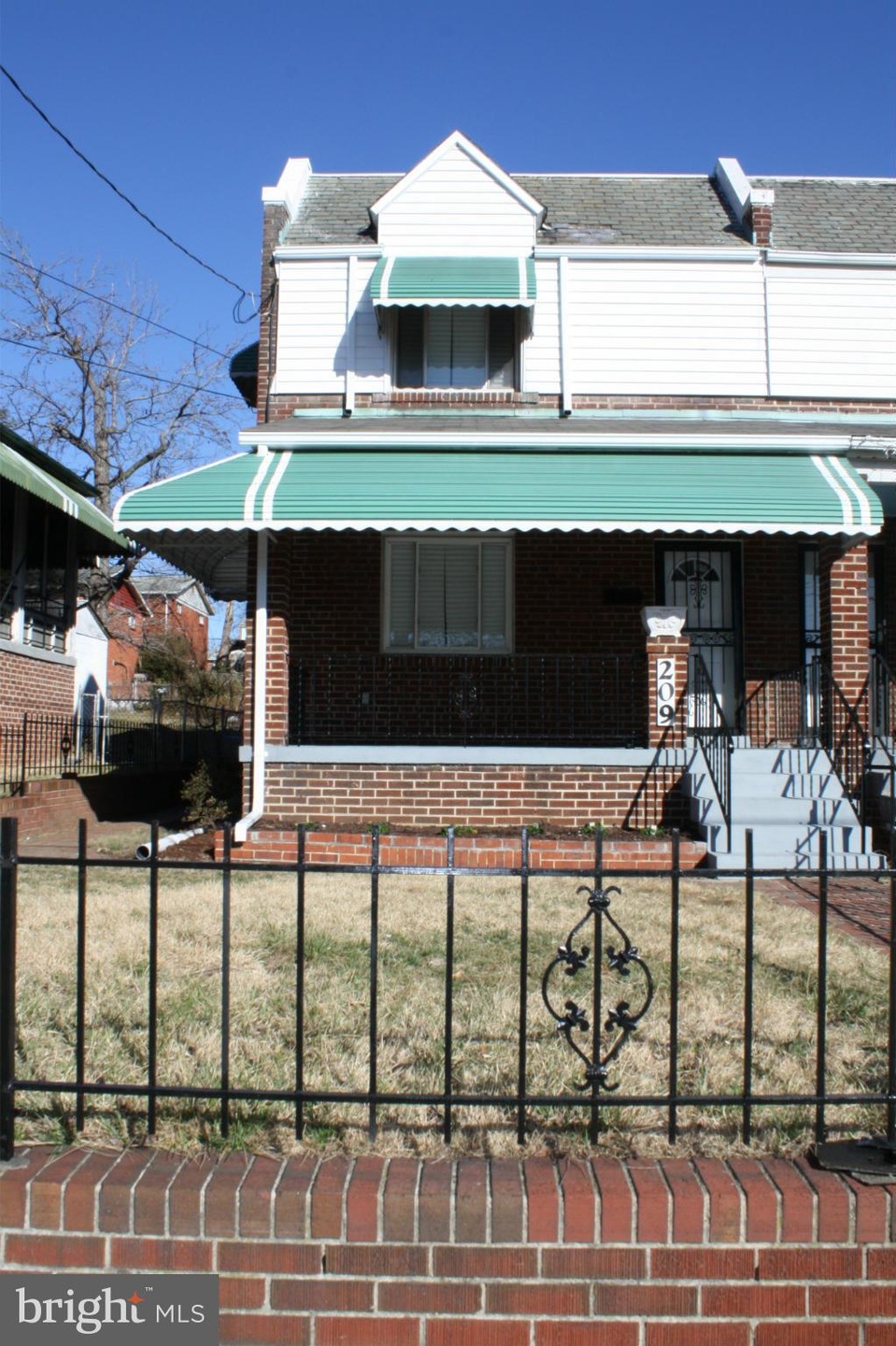 209 44th St NE, Washington, DC 20019 - photo 1