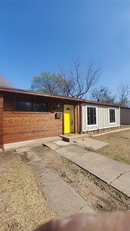 945 Highland Dr, Grand Prairie, TX 75051 - photo 1