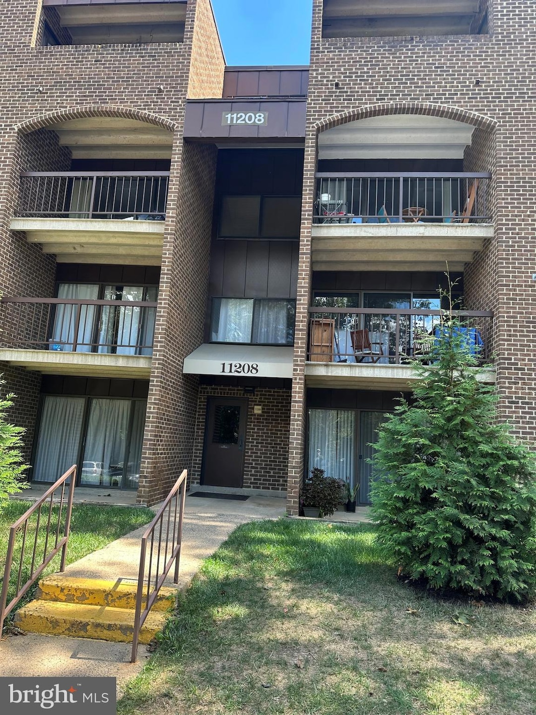 11208 Chestnut Grove Square unit 11208-209, Reston, VA 20190 - photo 1