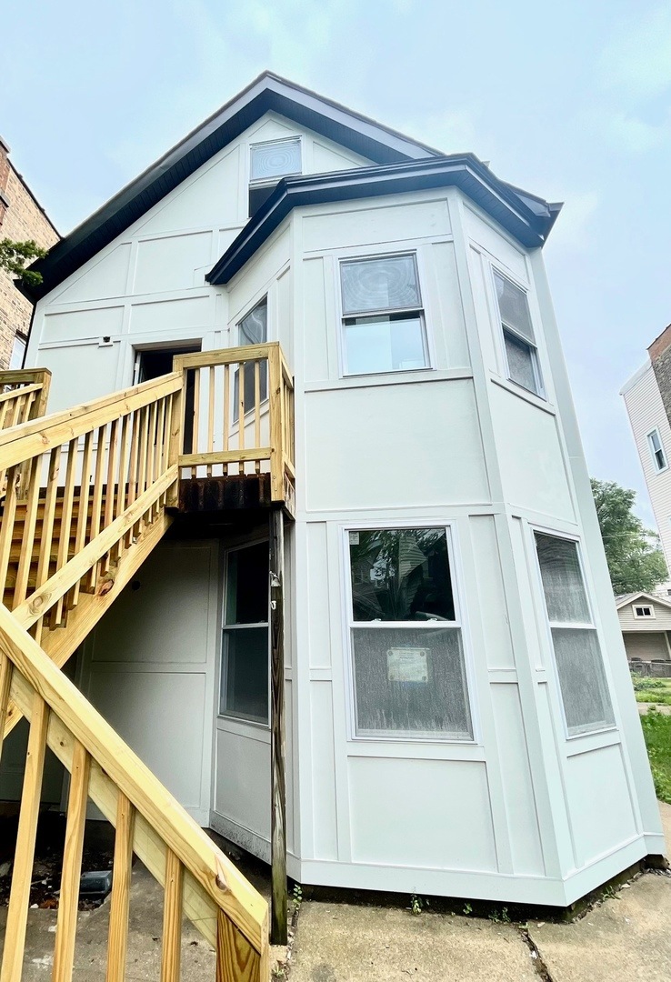 3087 N Elbridge Ave unit 1F, Chicago, IL 60618 - photo 1