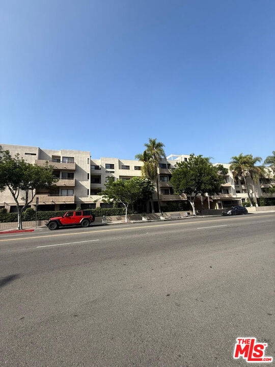 435 S Virgil Ave unit 303, Los Angeles, CA 90020 - photo 1