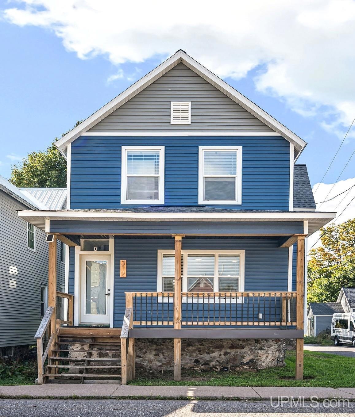Under Contract $229,000 • Co-Listing Agent