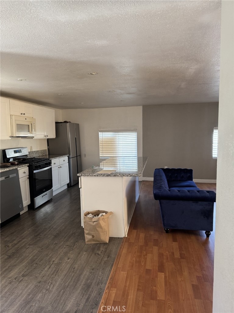 13959 Victoria Dr, Victorville, CA 92395 - photo 1