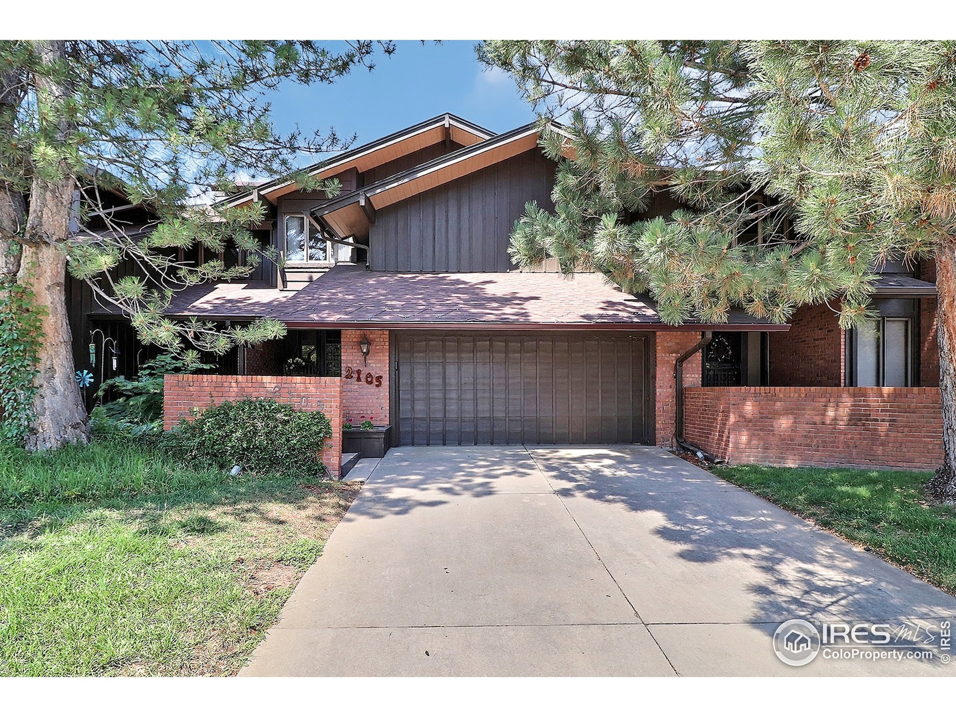 Fabulous 2-Story Townhome That is Move-In Ready Just For You!