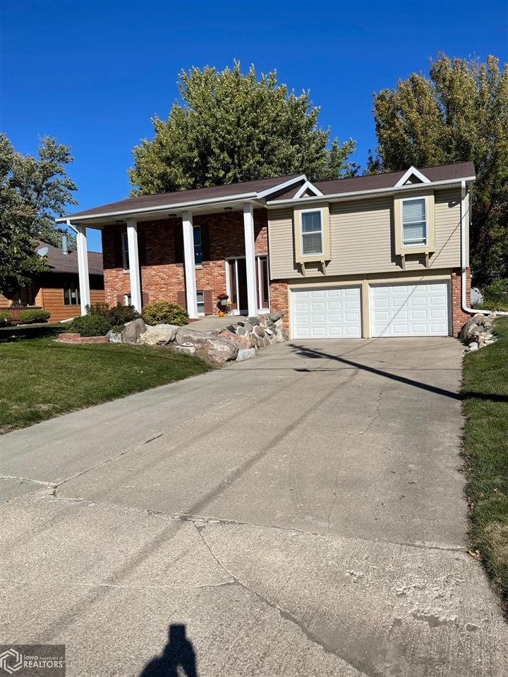 209 14th Ave SW, Clarion, IA 50525 - photo 1