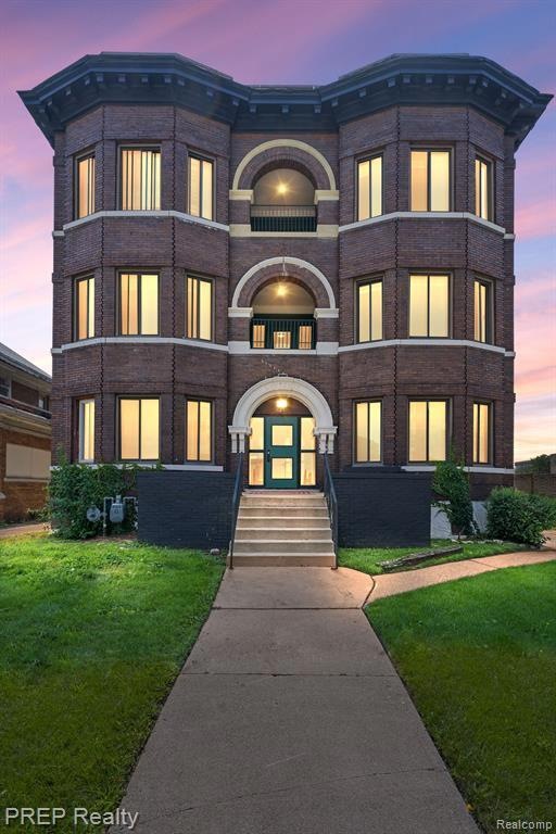 68 E Willis St #10