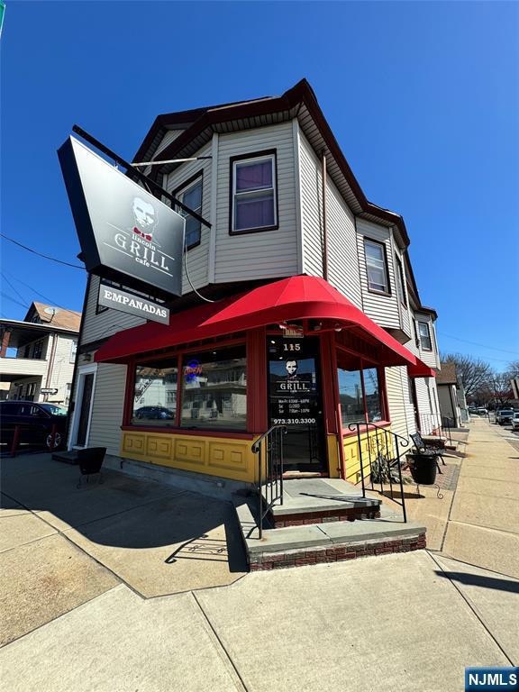 Sold $1,255,000 • Co-Listing Agent