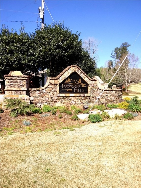 Foxwood Hills Entrance