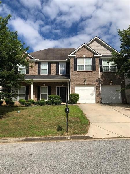 View of front facade with a garage, a front yard, 