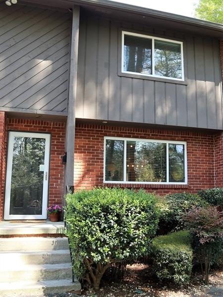 BRIARCREST TOWNHOMES: Convenient to Emory Universi