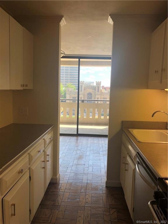 Bushnell Tower Condominiums unit 7E, Hartford, CT 06103 - photo 1