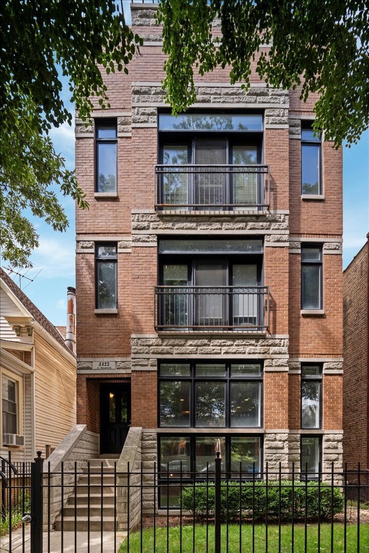 unlisted-address, Chicago, IL 60657 - photo 1