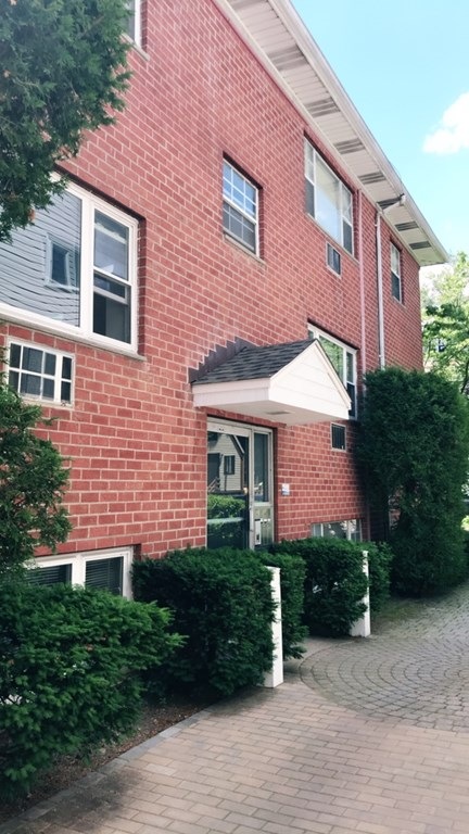 104 Trowbridge St unit 2, Cambridge, MA 02138 - photo 1