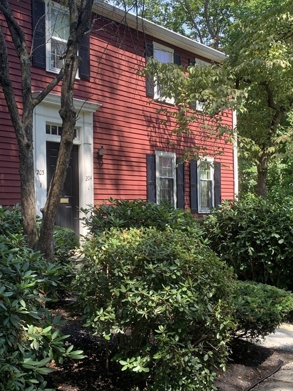 611 Washington St unit 204, Wellesley, MA 02482 - photo 1